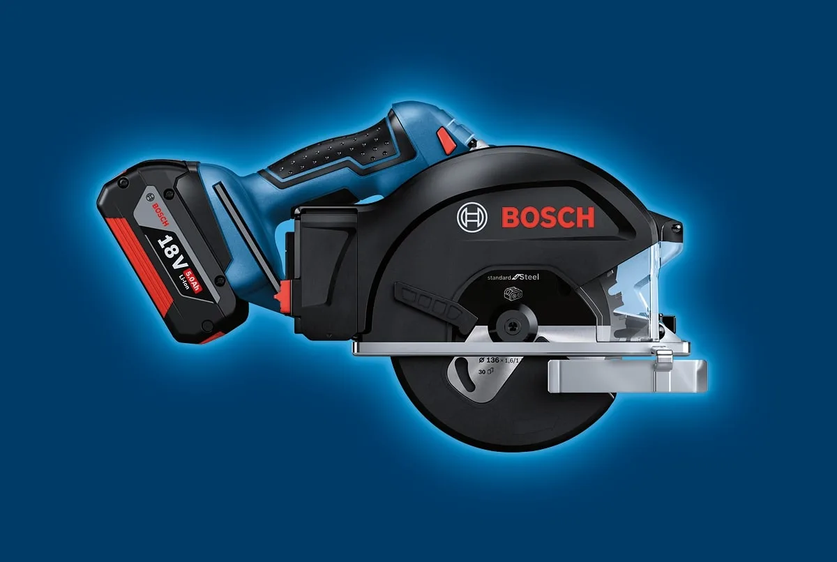 Акумуляторна дискова пила Bosch Professional GKM 18V-50 18В 2х5А·год 136мм 4250об/хв 2.2кг