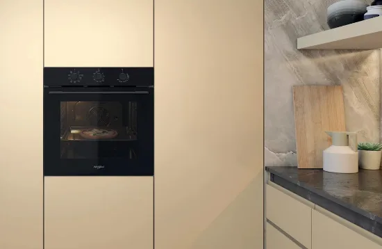 Електрична духова шафа Whirlpool 71 л гідролізний чорна