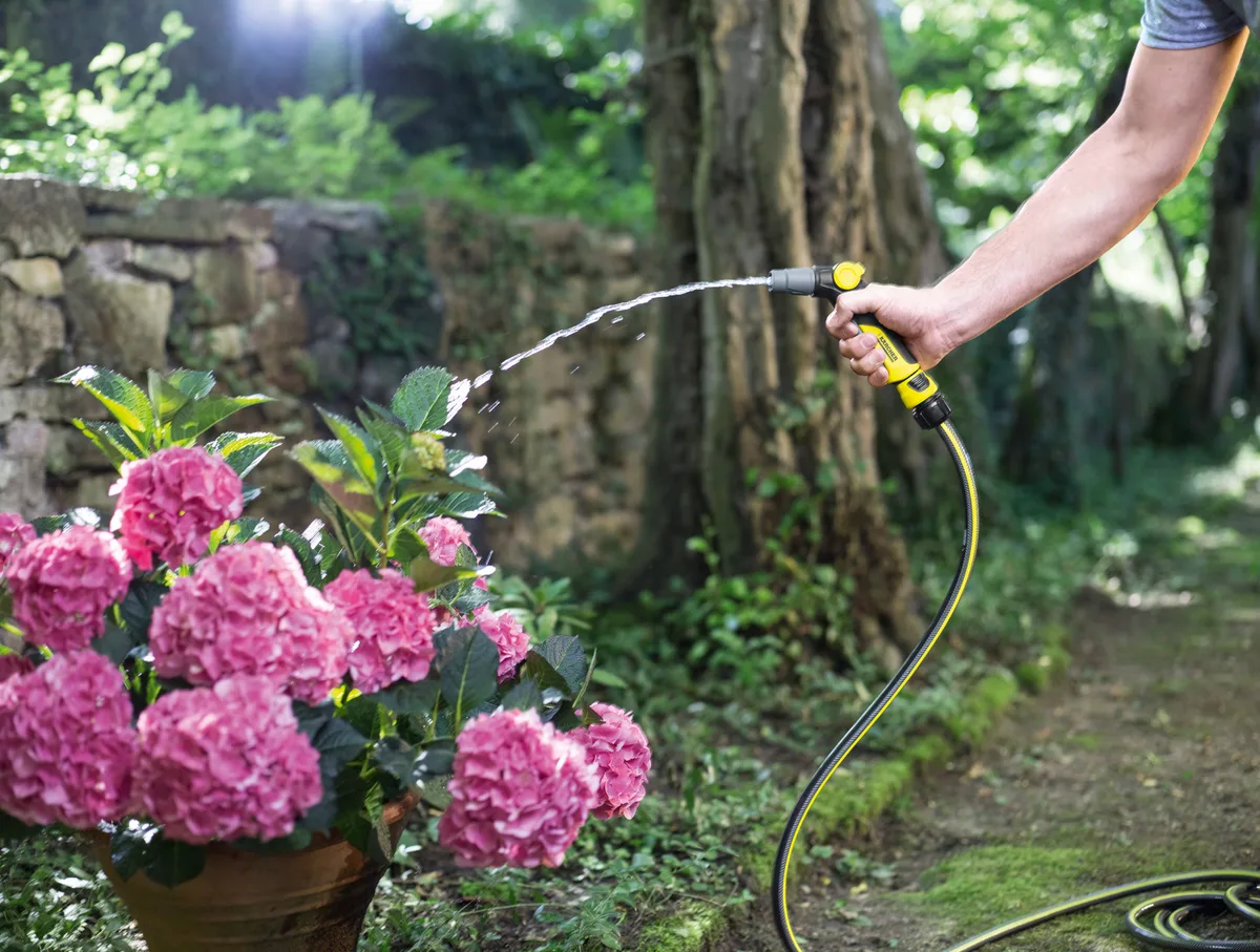 Садовый шланг Karcher Performance Plus 3/4" 50м, 3-слойный, выдерживает давление до 30 бар, температурный диапазон -20+60°C