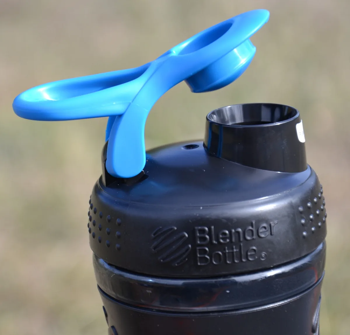 Шейкер BlenderBottle Tritan 590 мл Чорний з віночком