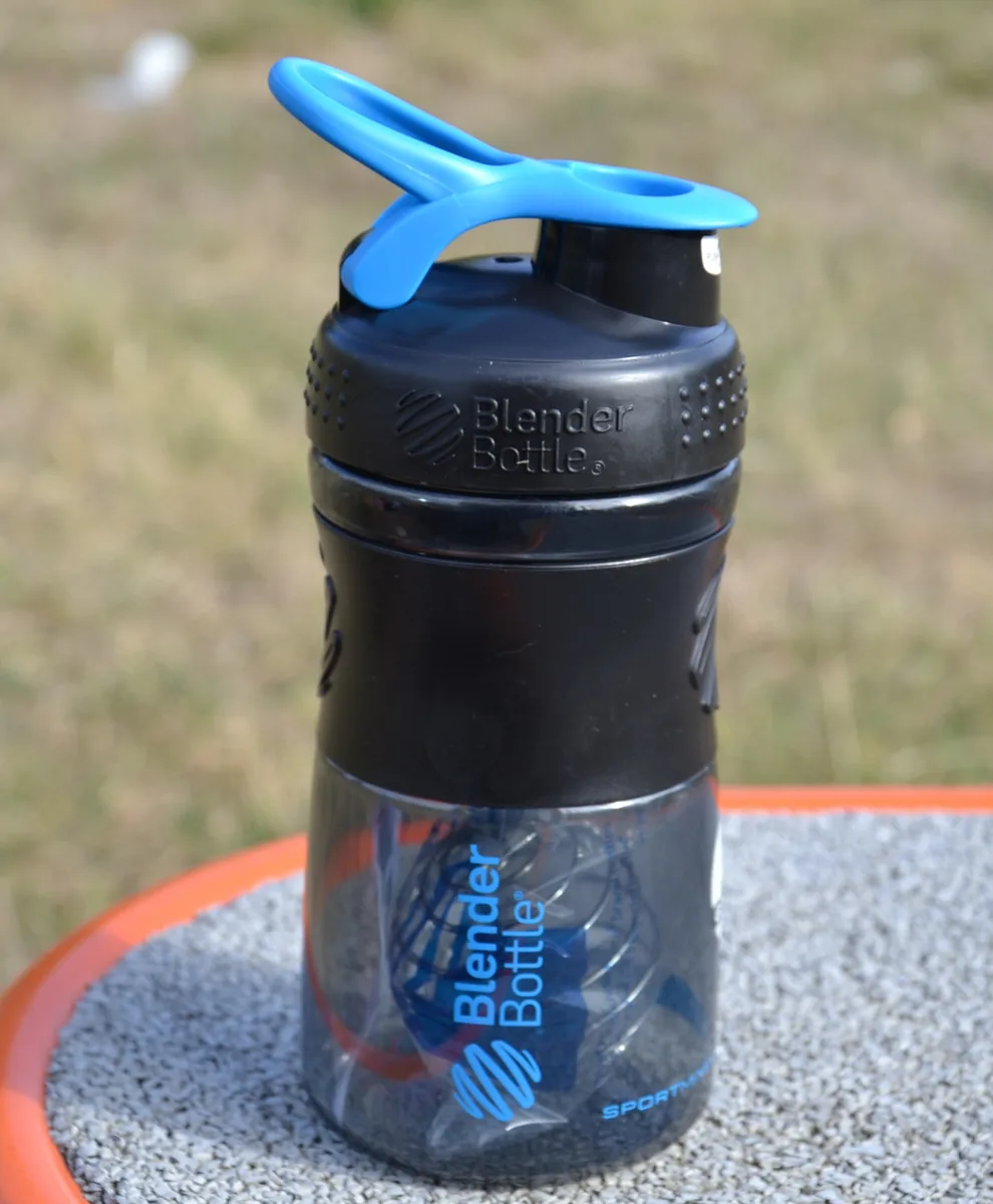 Шейкер BlenderBottle Tritan 590 мл Чорний з віночком