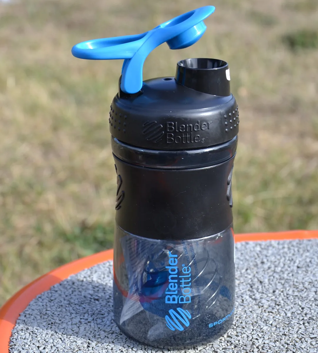 Шейкер BlenderBottle Tritan 590 мл Чорний з віночком