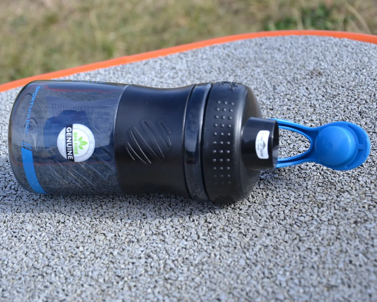 Шейкер BlenderBottle Tritan 590 мл Чорний з віночком