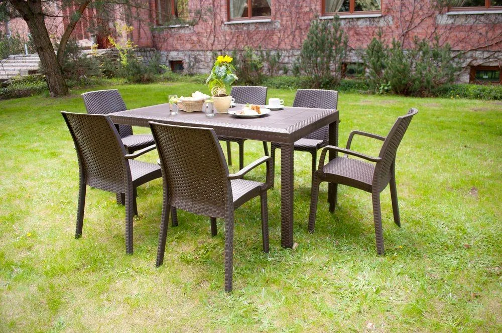Пластиковый садовый стол 150х90 см коричневый
