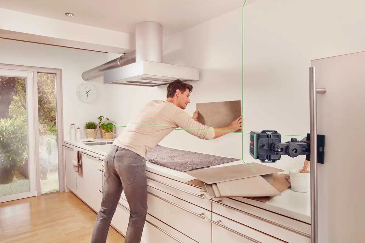 Лазерний нівелір Bosch Quigo Green до 12 м ±0,6 мм/м, зелений лазерний промінь, вага 1,098 кг.