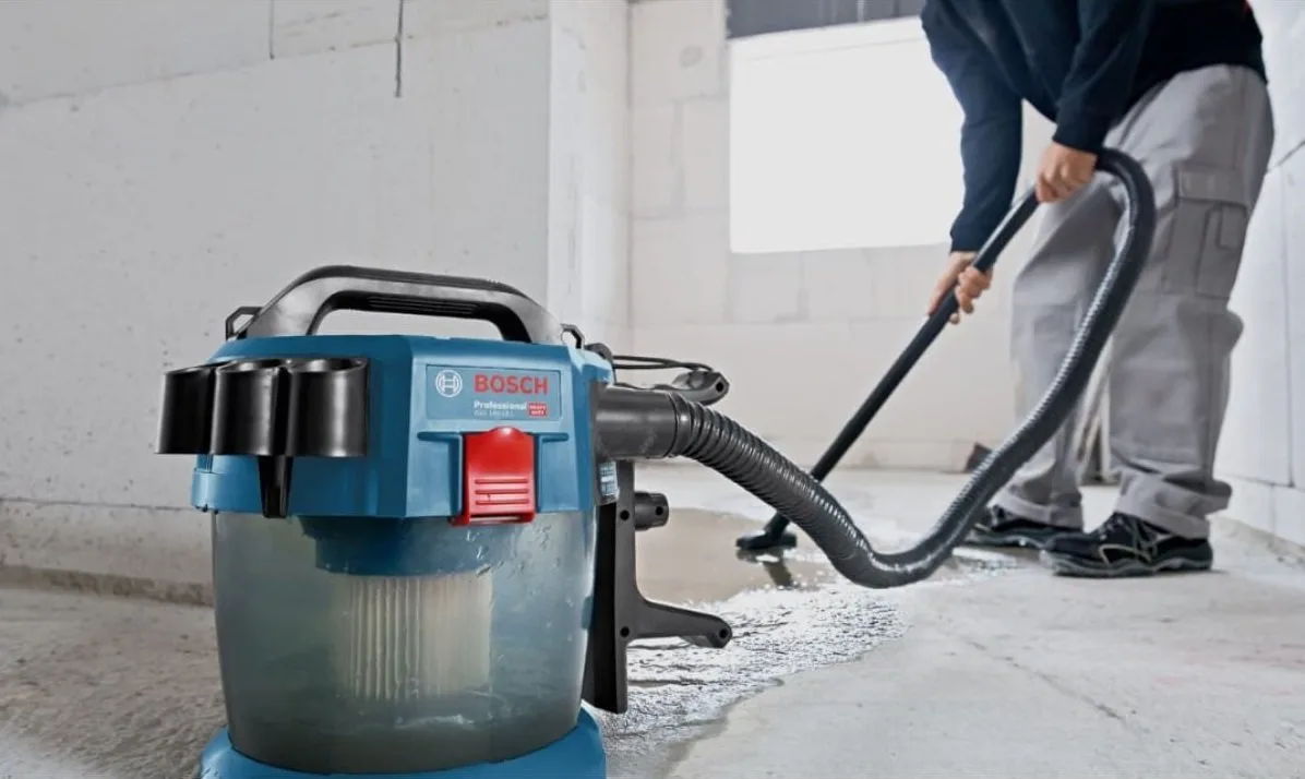 Акумуляторний професійний пилосос Bosch Professional GAS 18V-10 L 18V 90мБар без батареї та зарядного пристрою.