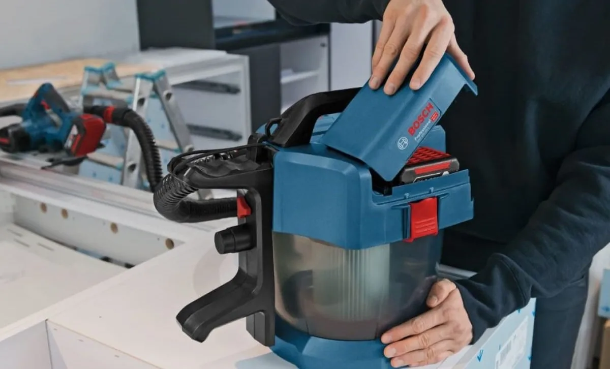 Акумуляторний професійний пилосос Bosch Professional GAS 18V-10 L 18V 90мБар без батареї та зарядного пристрою.