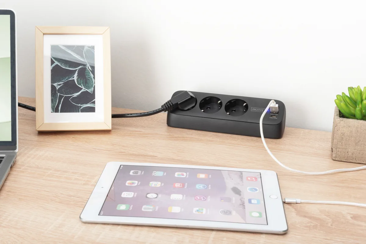 Блок розеток DIGITUS Office, 3xSchuko, 2xUSB-A, 1xUSB-C, 16A, 1.5м, вилка Schuko, чорний
