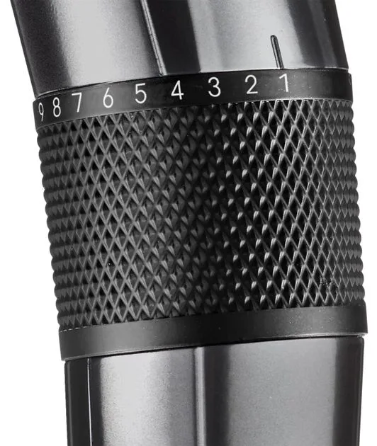 Машинка для стрижки Babyliss, аккумуляторная и сетевая, с вибрационным мотором, одной насадкой, триммером, кейсом, титановым покрытием, черного цвета.