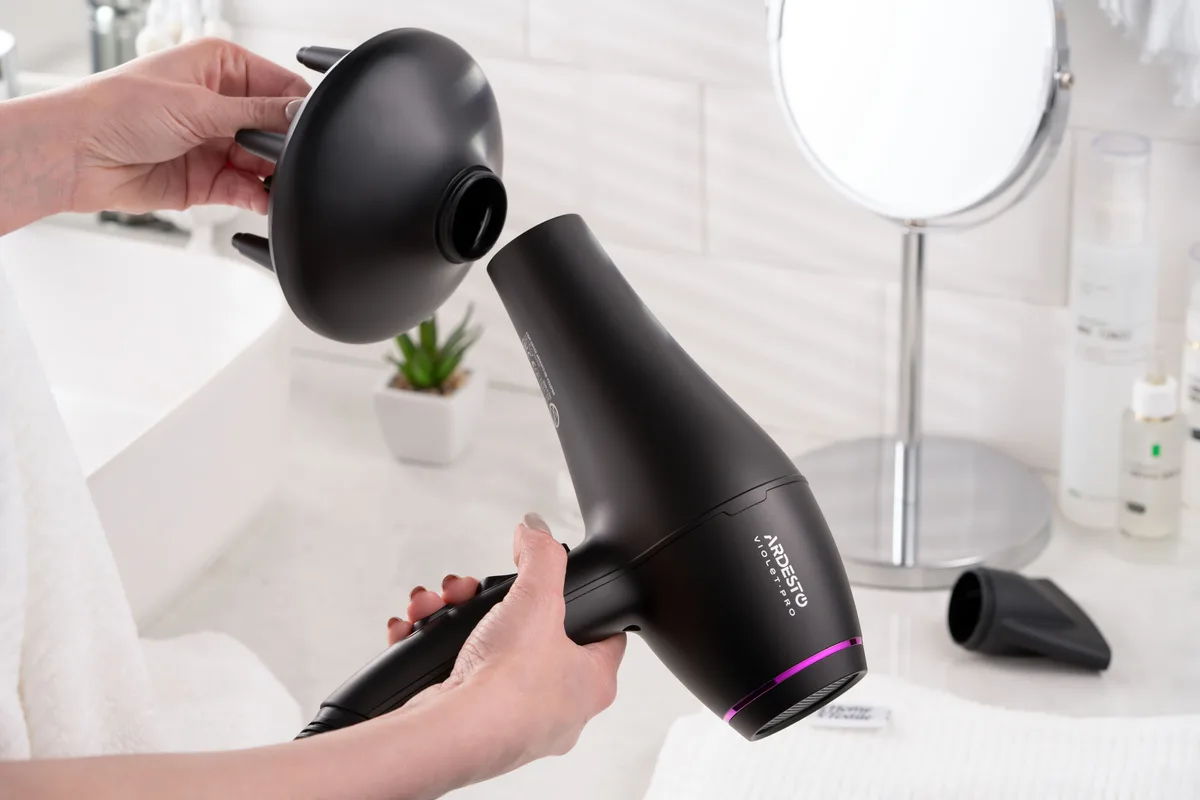 Фен ARDESTO Violet PRO HD-Y222PRO, мощность 1850-2200Вт, 2 скорости, 3 температурных режима, диффузор, черный