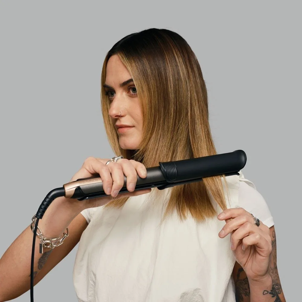 Випрямляч та плойка 2в1 Remington One Straight  Curl, 5 температурних режимів (150-230°C), з кейсом та захисною рукавичкою.