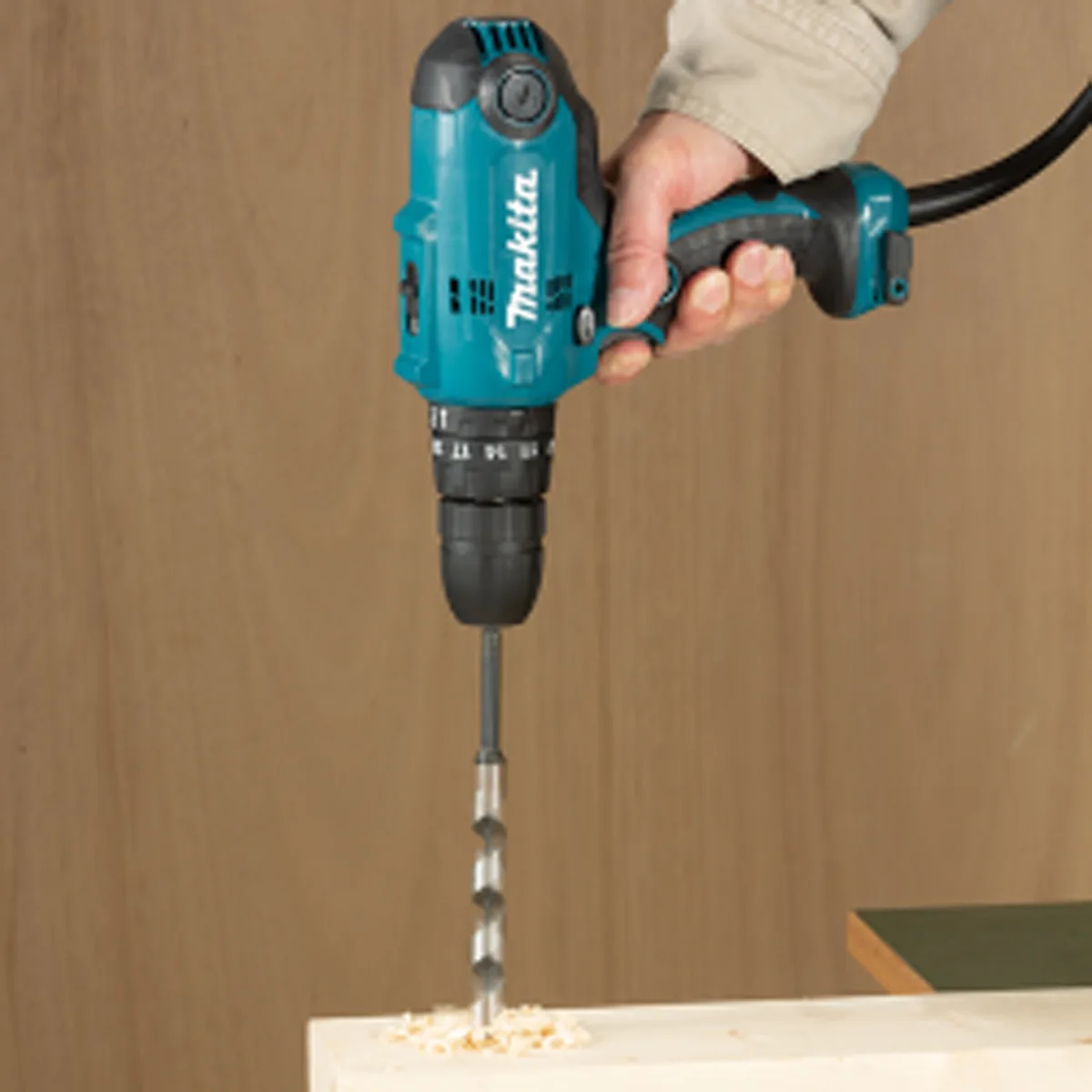 Ударний дриль-шурупокрут Makita HP0300 320Вт 21·42Нм 0-450·0-1500об/хв 1.2кг