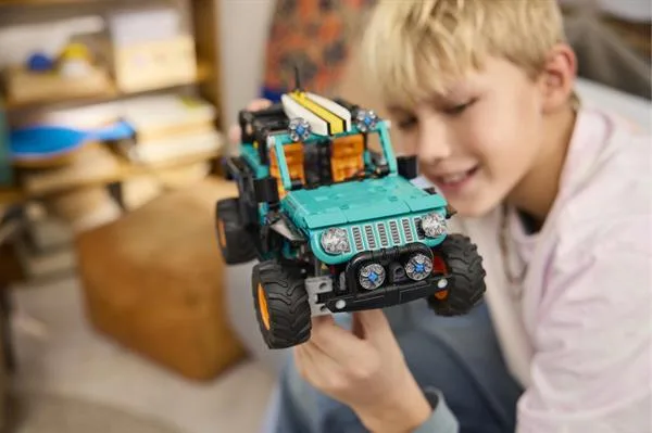 Конструктор LEGO Technic Позашляховик 723 деталі Пластик 38х7х26 см