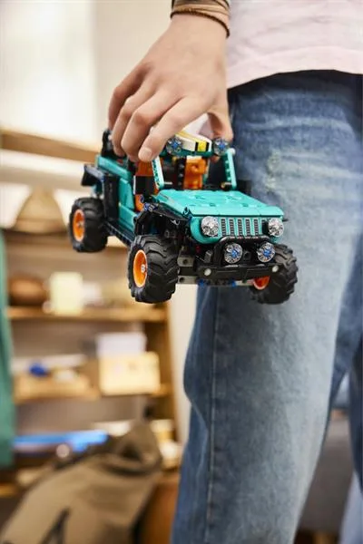Конструктор LEGO Technic Позашляховик 723 деталі Пластик 38х7х26 см