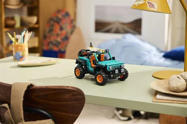 Конструктор LEGO Technic Позашляховик 723 деталі Пластик 38х7х26 см