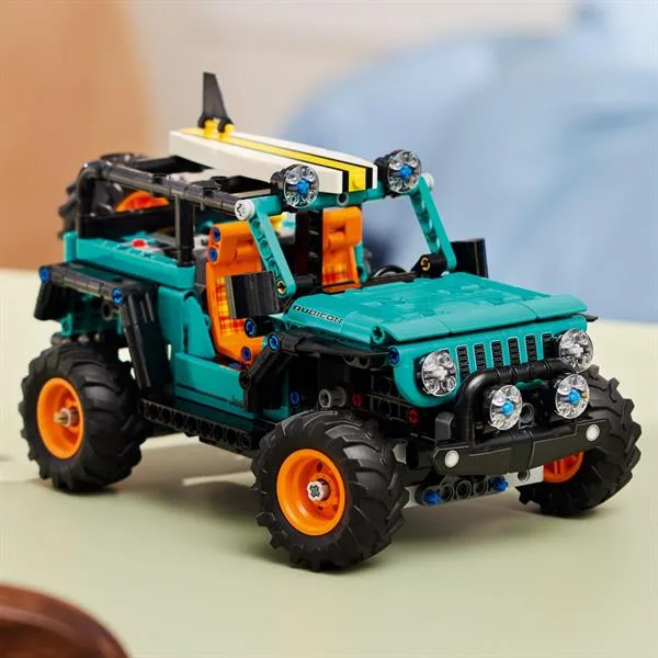Конструктор LEGO Technic Позашляховик 723 деталі Пластик 38х7х26 см