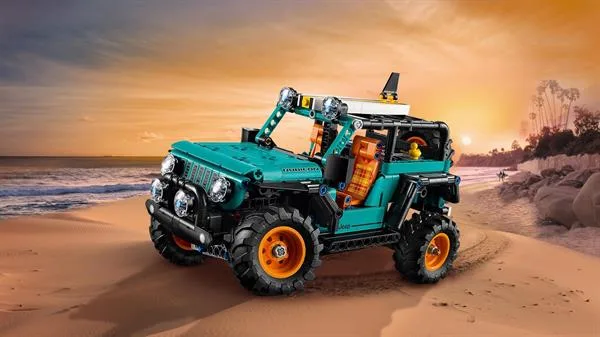 Конструктор LEGO Technic Позашляховик 723 деталі Пластик 38х7х26 см