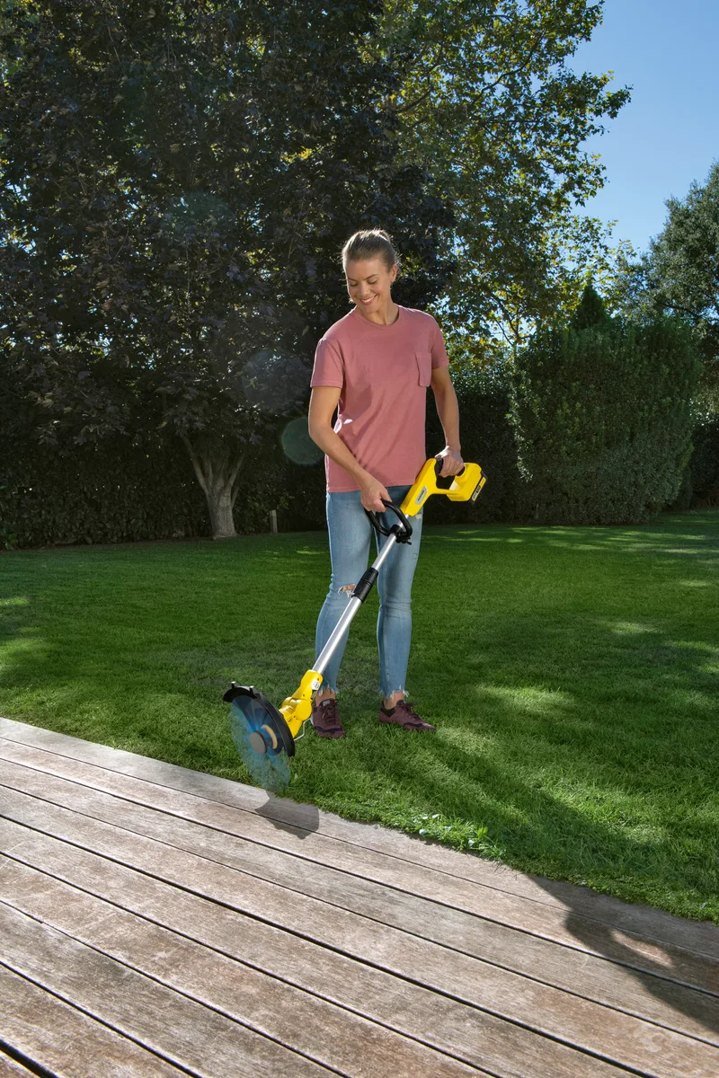Акумуляторний садовий тример Karcher LTR 18-30, 18В, 30 см, 2.5 кг (без батареї та зарядного пристрою)
