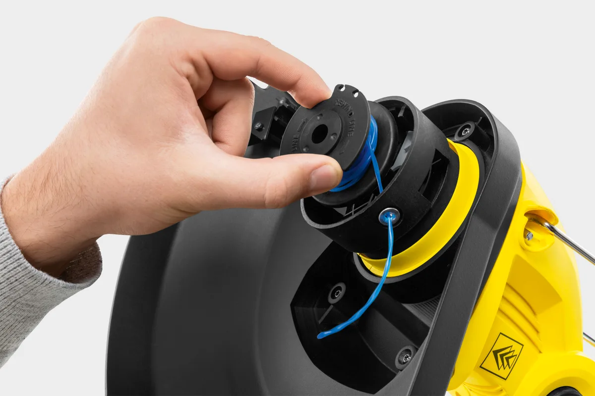 Акумуляторний садовий тример Karcher LTR 18-30, 18В, 30 см, 2.5 кг (без батареї та зарядного пристрою)