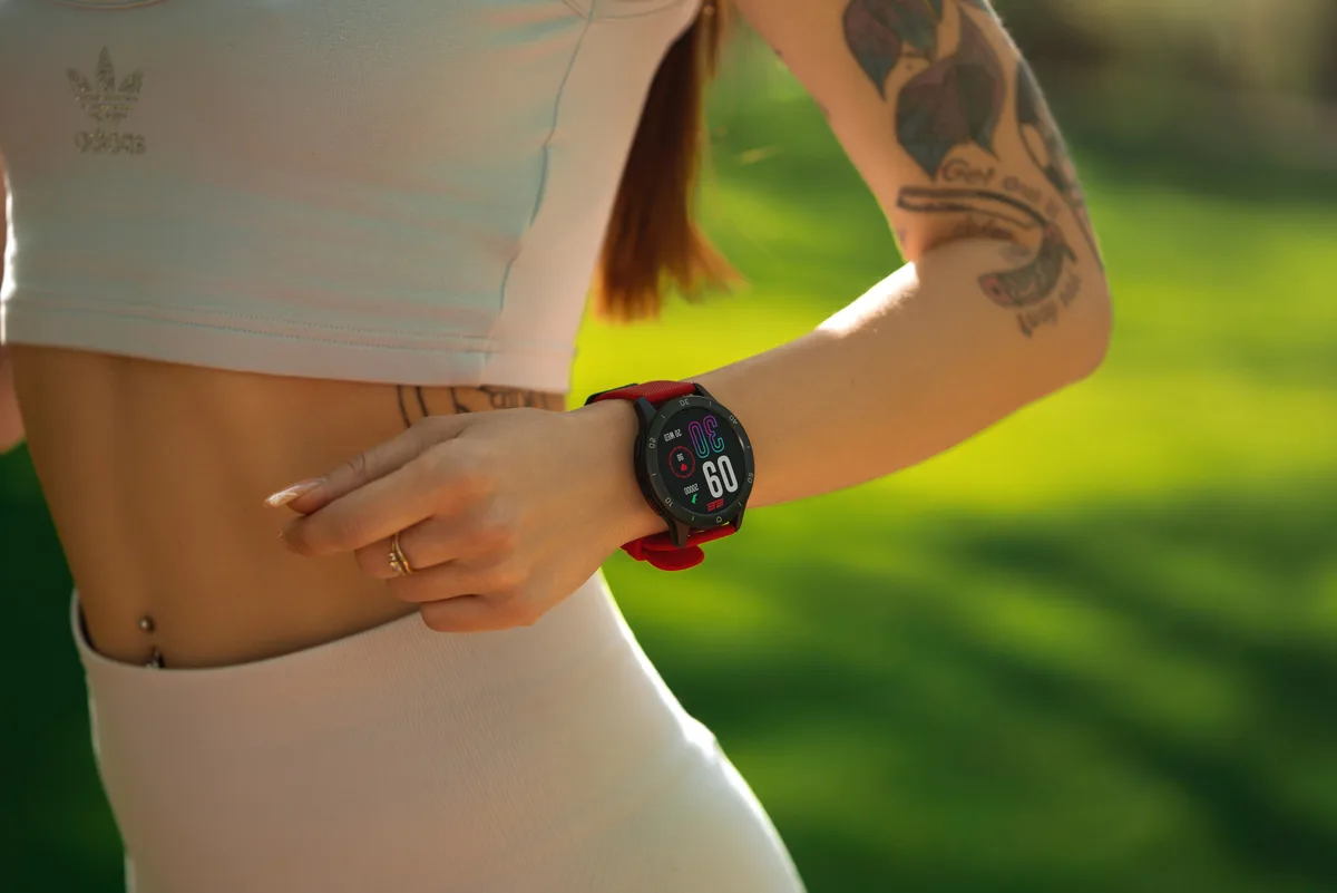 Смарт-годинник 2E Motion GT2 47мм, 1.32", 360x360, BT 5.2, Чорно-червоний + ремінець зелений