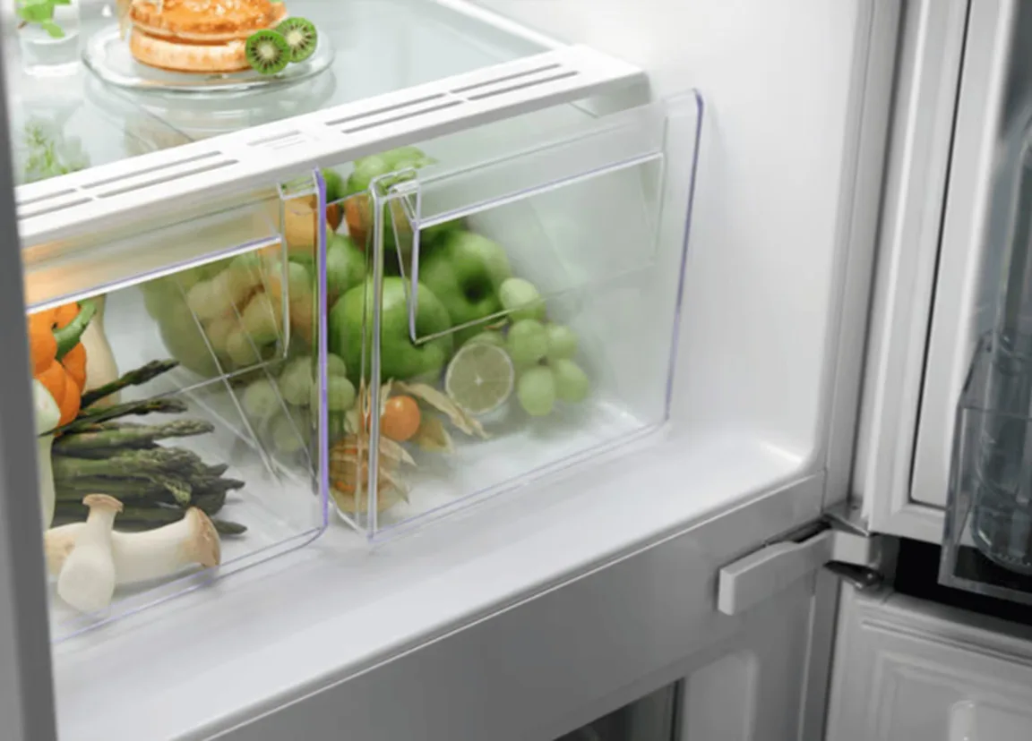 Холодильник Electrolux двокамерний вбудовуваний 54,6х177,2х54,9 см білий ударостійке скло