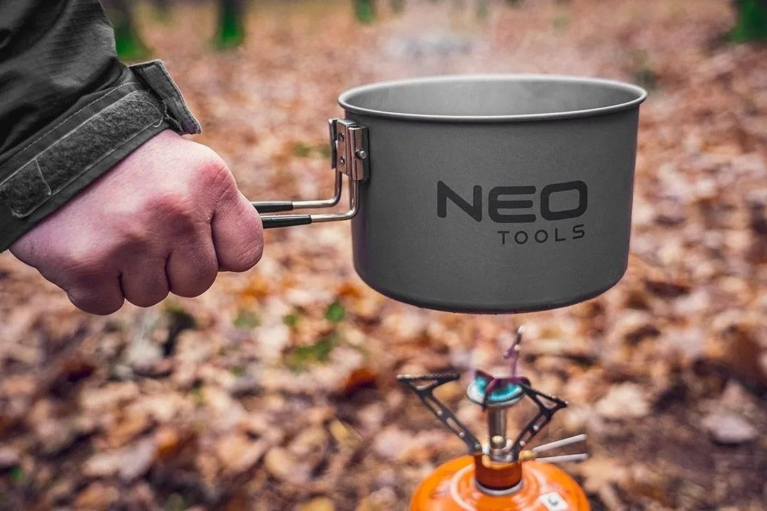 Комплект туристичного посуду Neo Tools, 3 в 1: чайник, каструля, сковорода з складаними ручками, сертифікат LFGB, вага 0.616 кг.