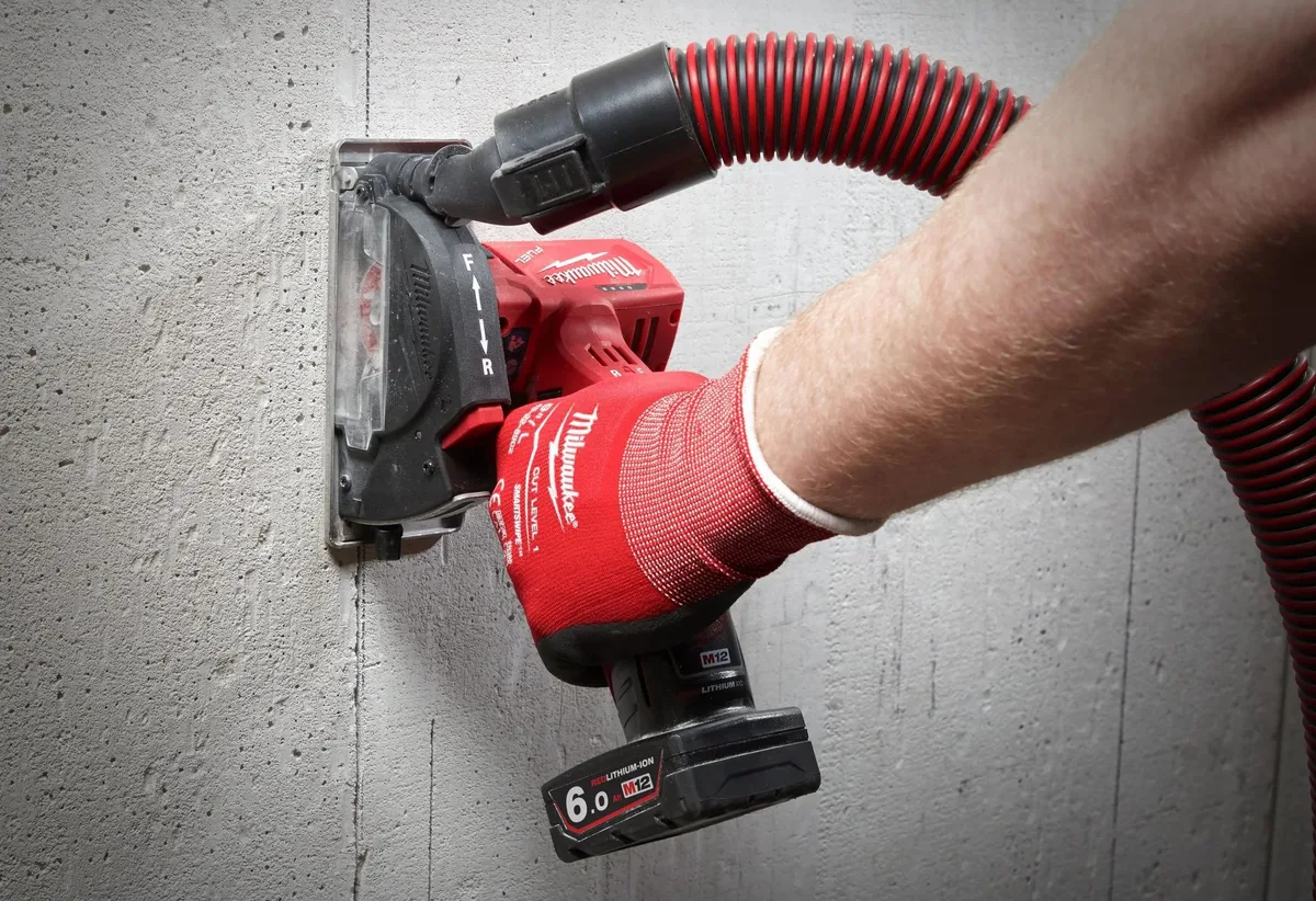 Акумуляторна кутова шліфмашина Milwaukee M12 FCOT 76мм 12В 1кг