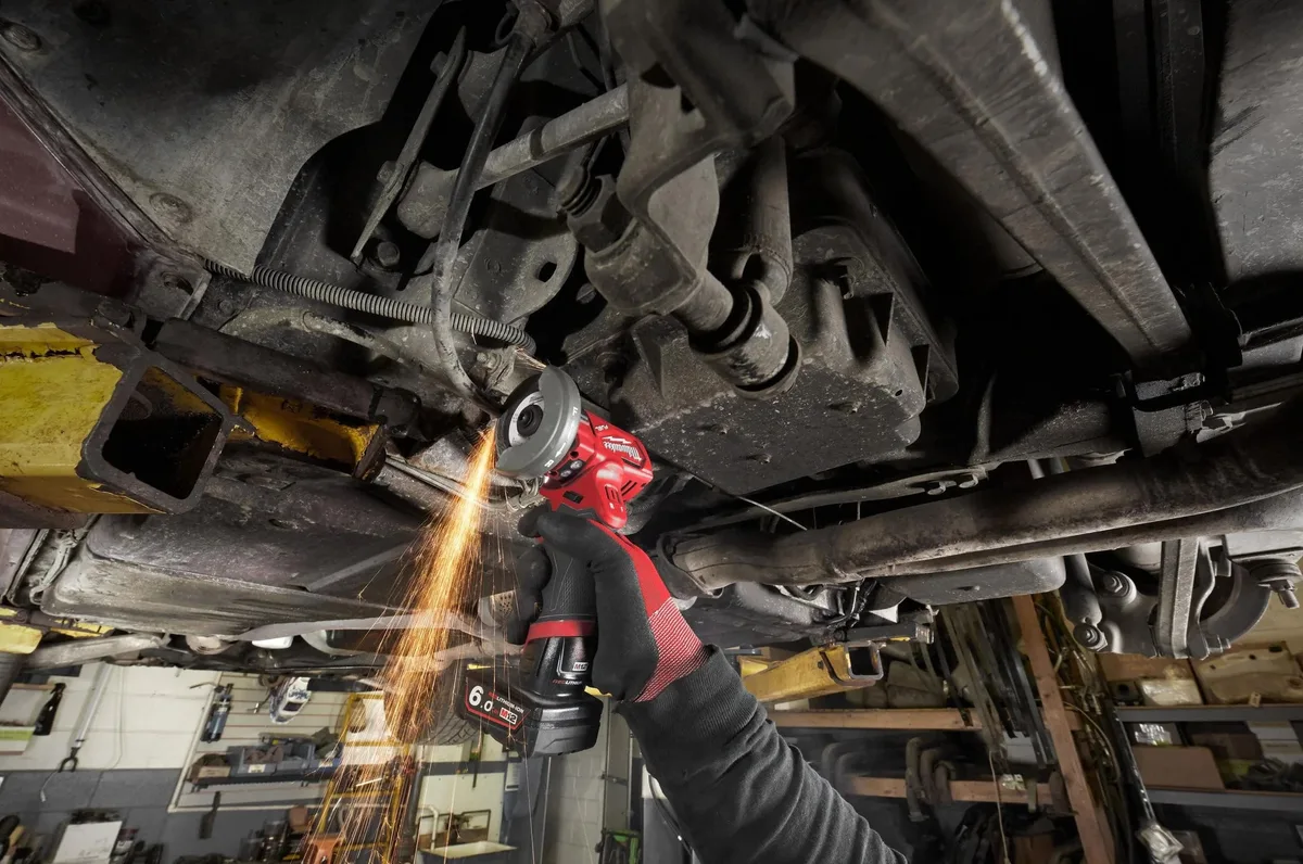 Акумуляторна кутова шліфмашина Milwaukee M12 FCOT 76мм 12В 1кг