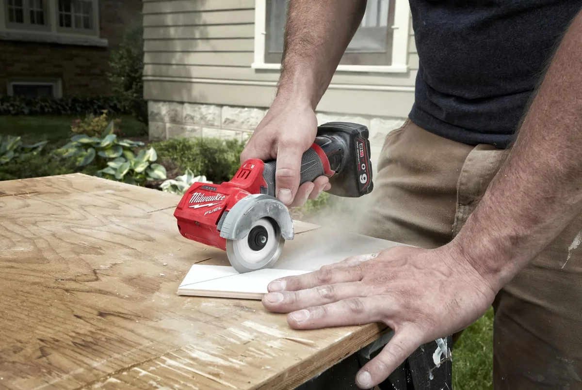 Акумуляторна кутова шліфмашина Milwaukee M12 FCOT 76мм 12В 1кг
