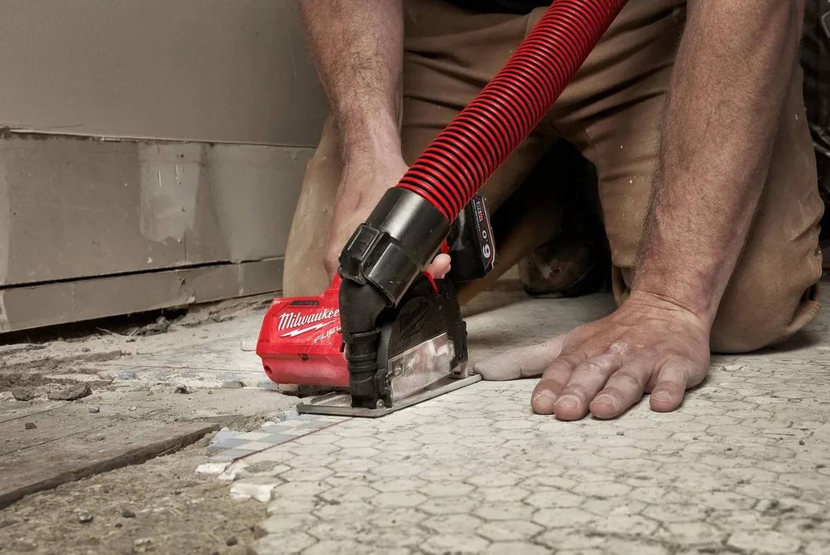 Акумуляторна кутова шліфмашина Milwaukee M12 FCOT 76мм 12В 1кг