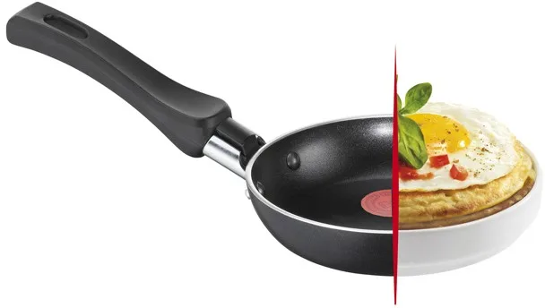 Сковорода Tefal Simply Clean, 12 см, алюмінієва, з бакелітовою ручкою, чорного кольору.