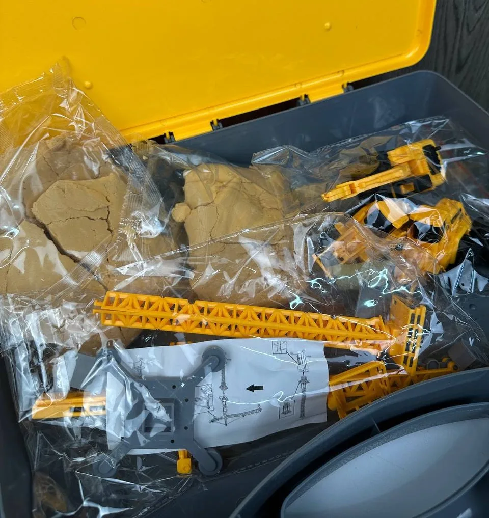 Набір кінетичного піску Dynamic Sand 750 г жовтий у валізі з краном і екскаватором