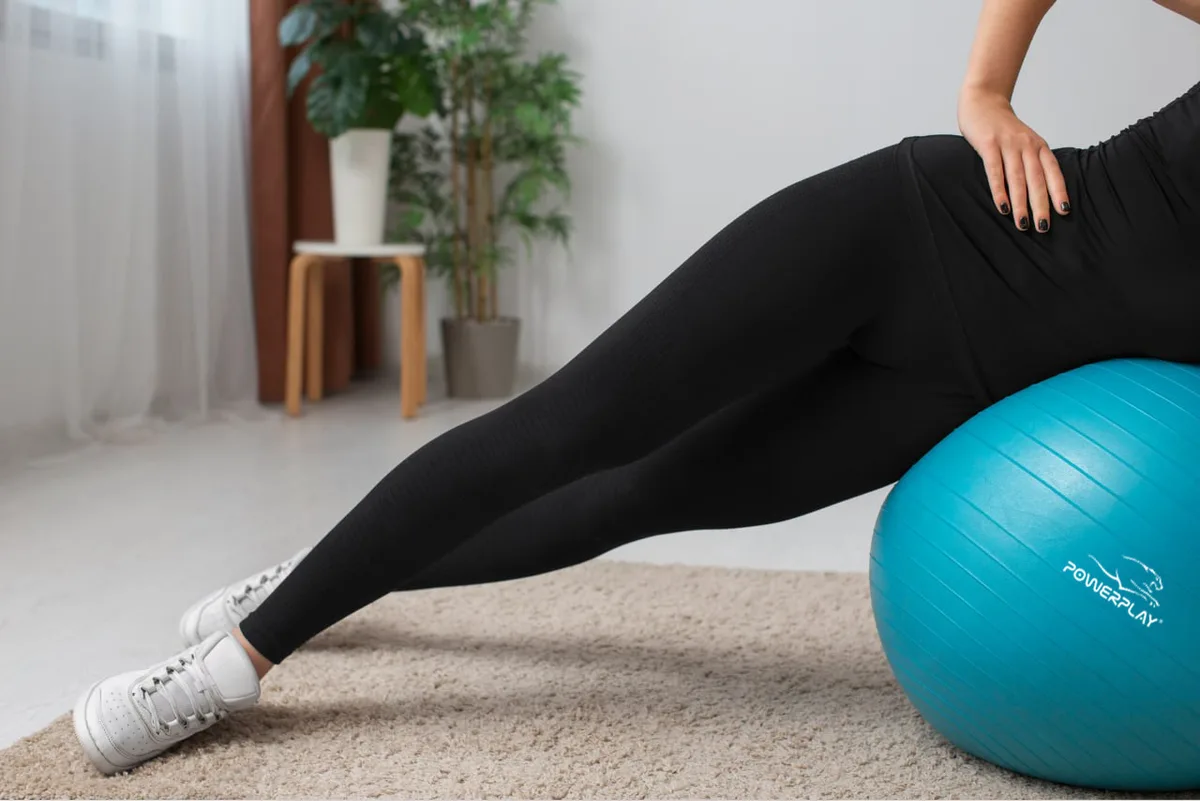 М'яч для фітнесу Active Point PVC 65 см М'ятний з помпою