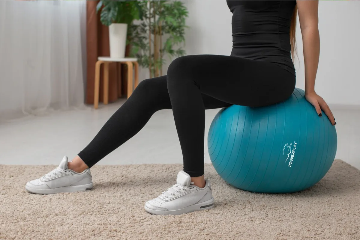 М'яч для фітнесу Active Point PVC 65 см М'ятний з помпою