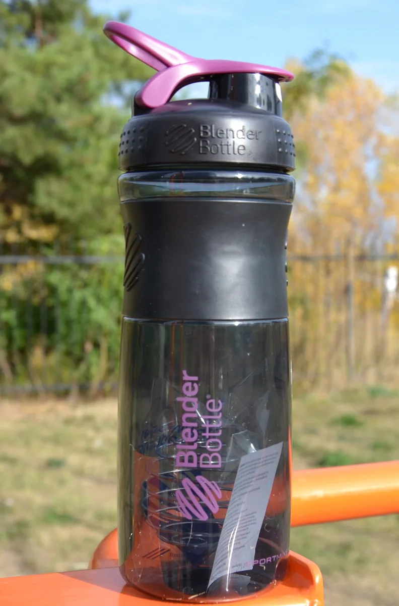 Шейкер спортивний BlenderBottle Tritan 820 мл Чорний/Сливовий