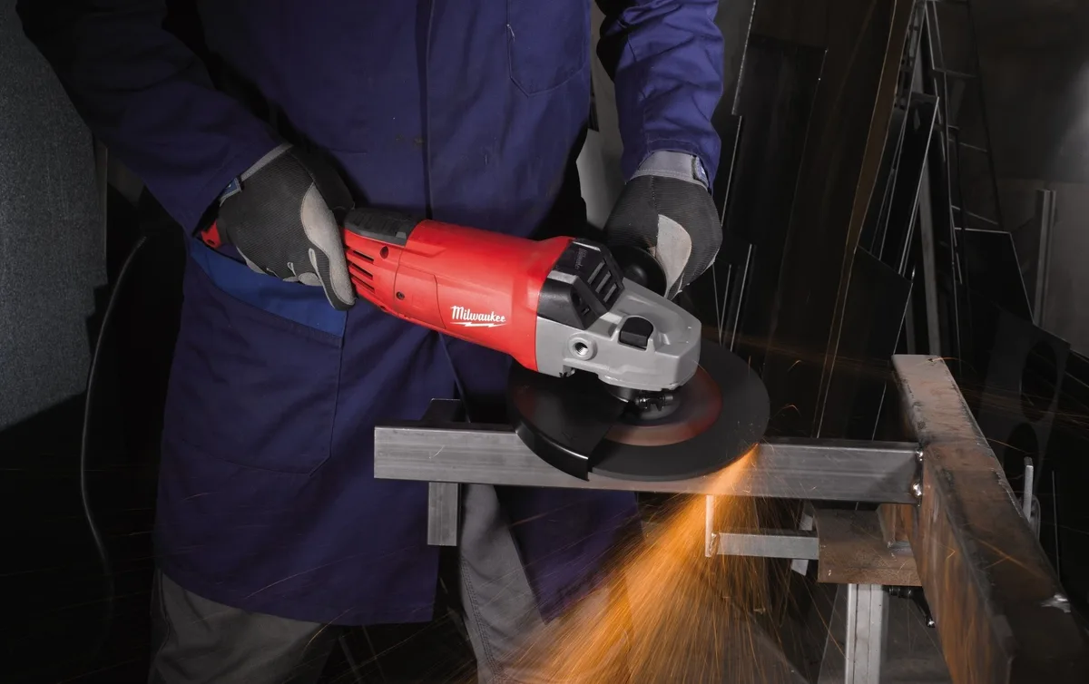 Шліфмашина кутова Milwaukee 230мм 2200Вт для будівництва металообробки шліфувальний інструмент