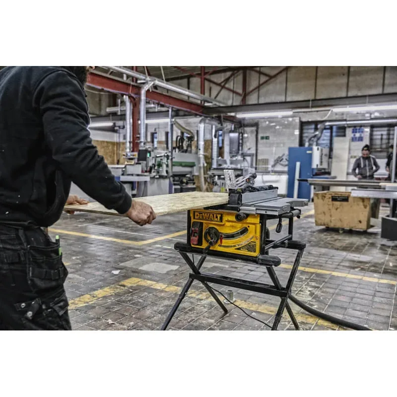 Настільна торцювальна пила DeWALT 2000Вт, диск 250х30мм, 4800 об/хв, вага 26.5 кг.
