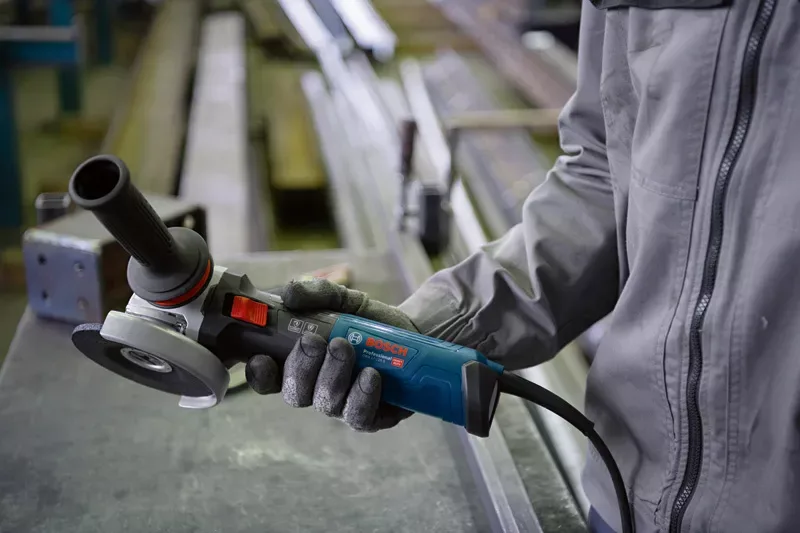 Кутова шліфувальна машина Bosch Professional GWS 17-125, 125 мм, 1700 Вт, 11500 об/хв, 2.2 кг.