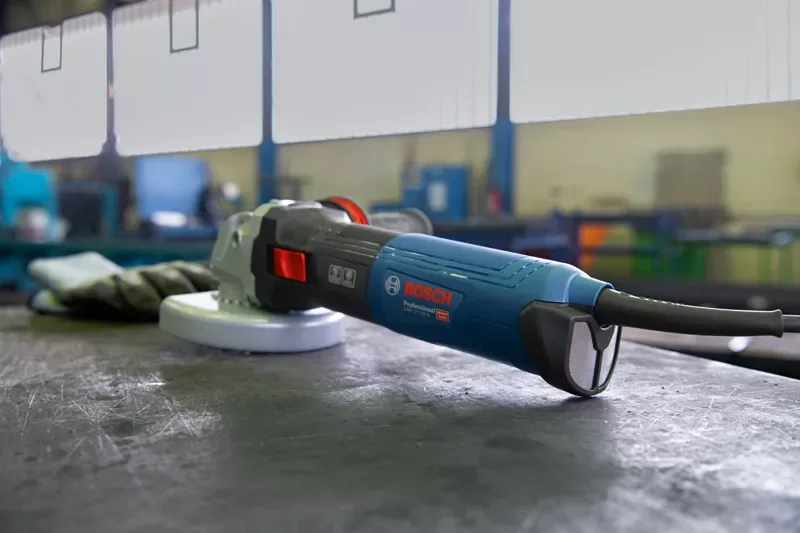 Кутова шліфувальна машина Bosch Professional GWS 17-125, 125 мм, 1700 Вт, 11500 об/хв, 2.2 кг.
