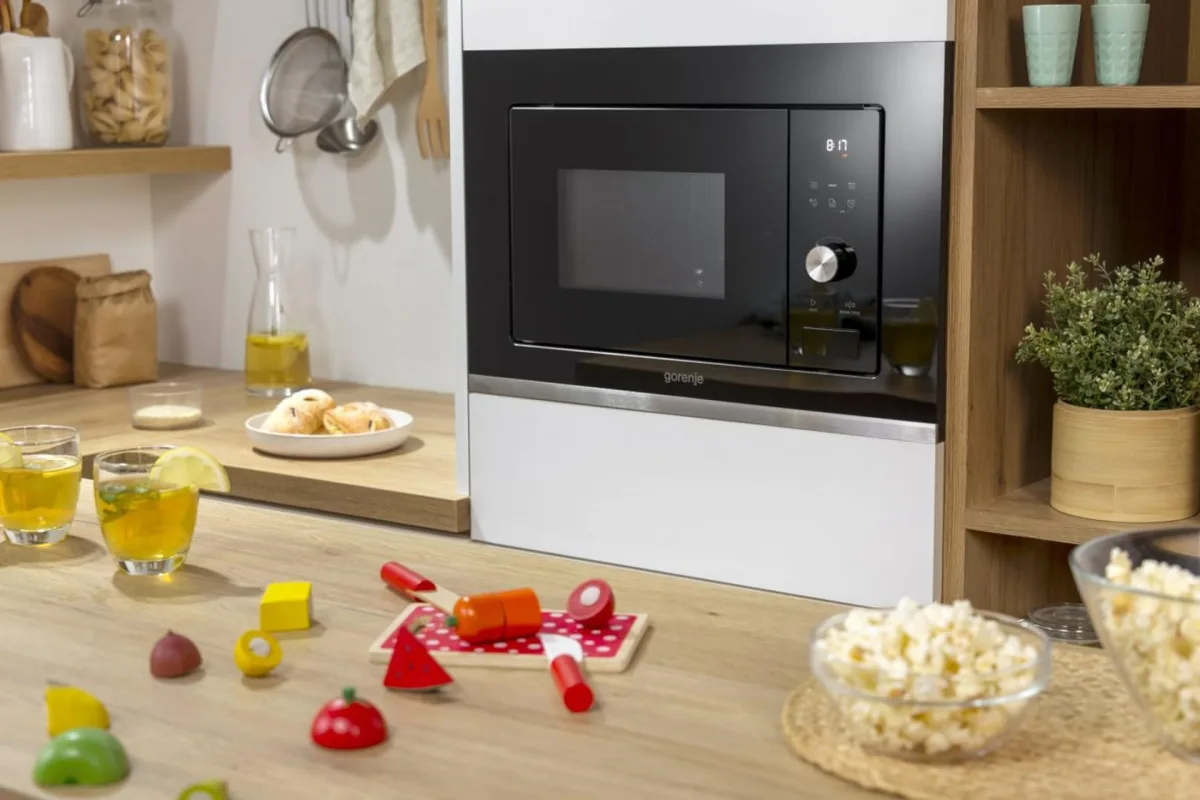 Мікрохвильова піч Gorenje з грилем 20 л 800 Вт чорна нержавіюча сталь