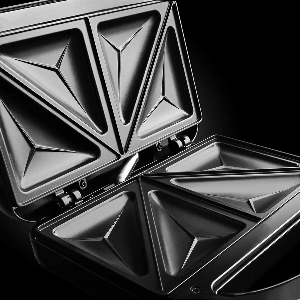 Мультимейкер Russell Hobbs Fiesta 750Вт, алюмінієвий, 3 пластини, корпус з нержавіючої сталі та пластику, чорного кольору.