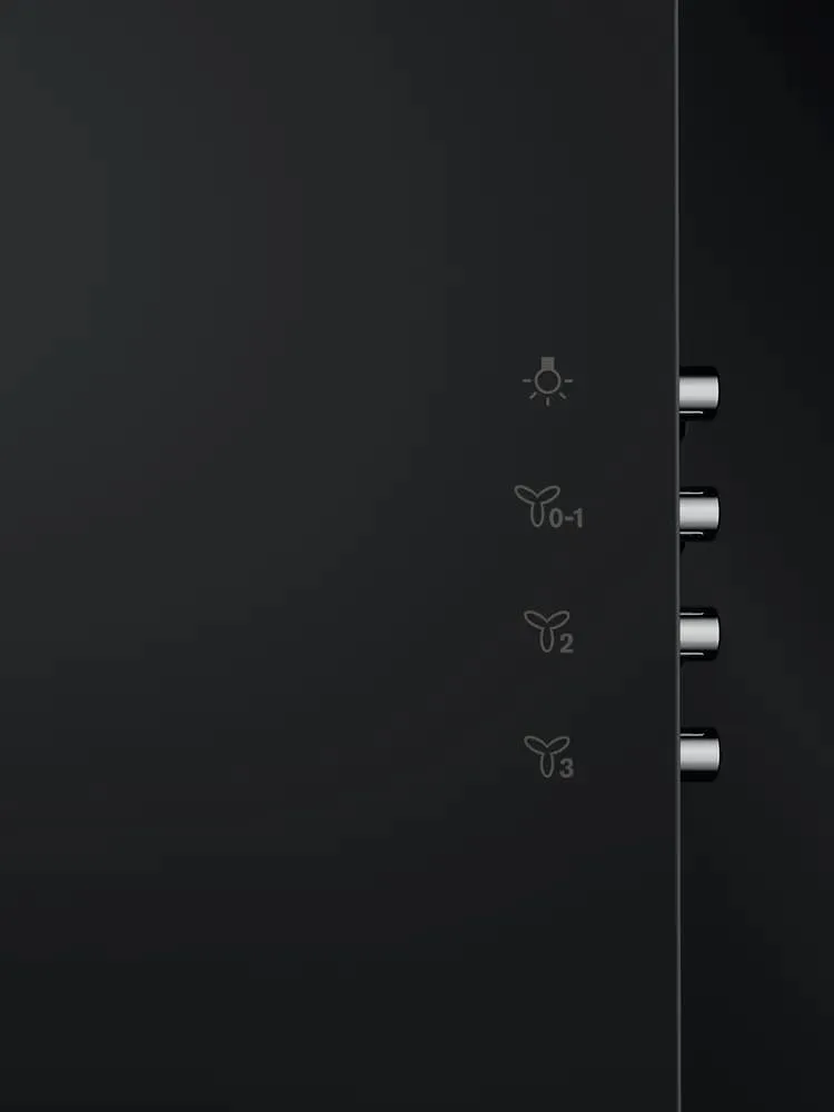 Вертикальна витяжка Electrolux, 60 см, потужність 600 м3/год, чорного кольору.