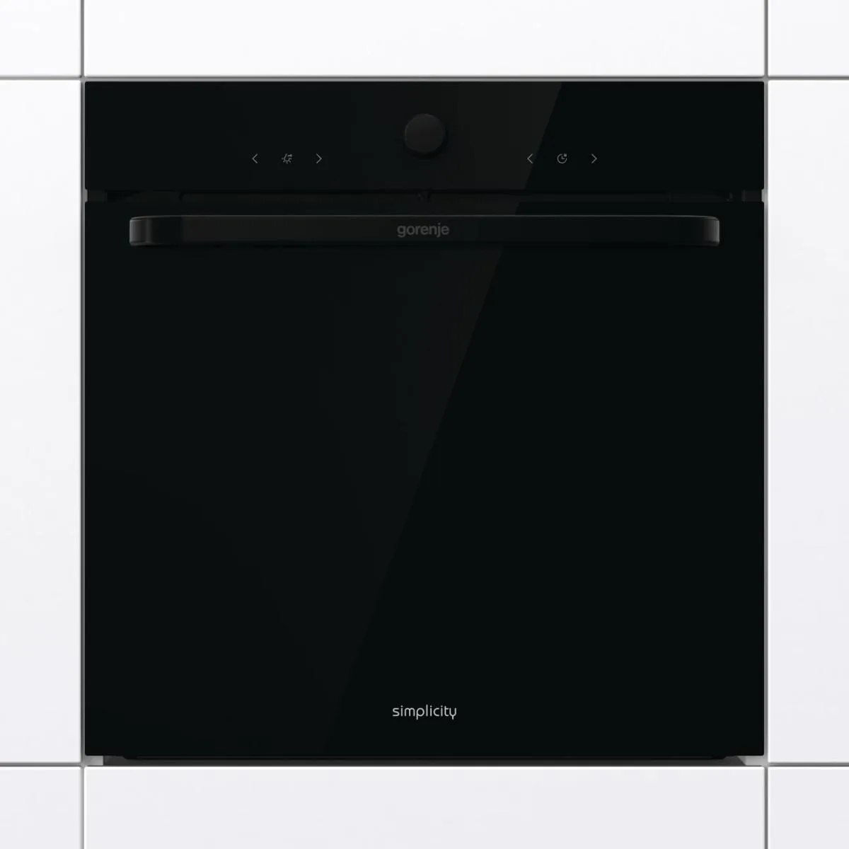 Електрична духова шафа Gorenje, 77 л, клас A, з паровим функціоналом, дисплей, макс. температура 300°C, чорний колір.