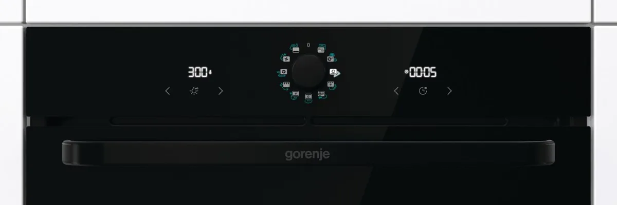Електрична духова шафа Gorenje, 77 л, клас A, з паровим функціоналом, дисплей, макс. температура 300°C, чорний колір.