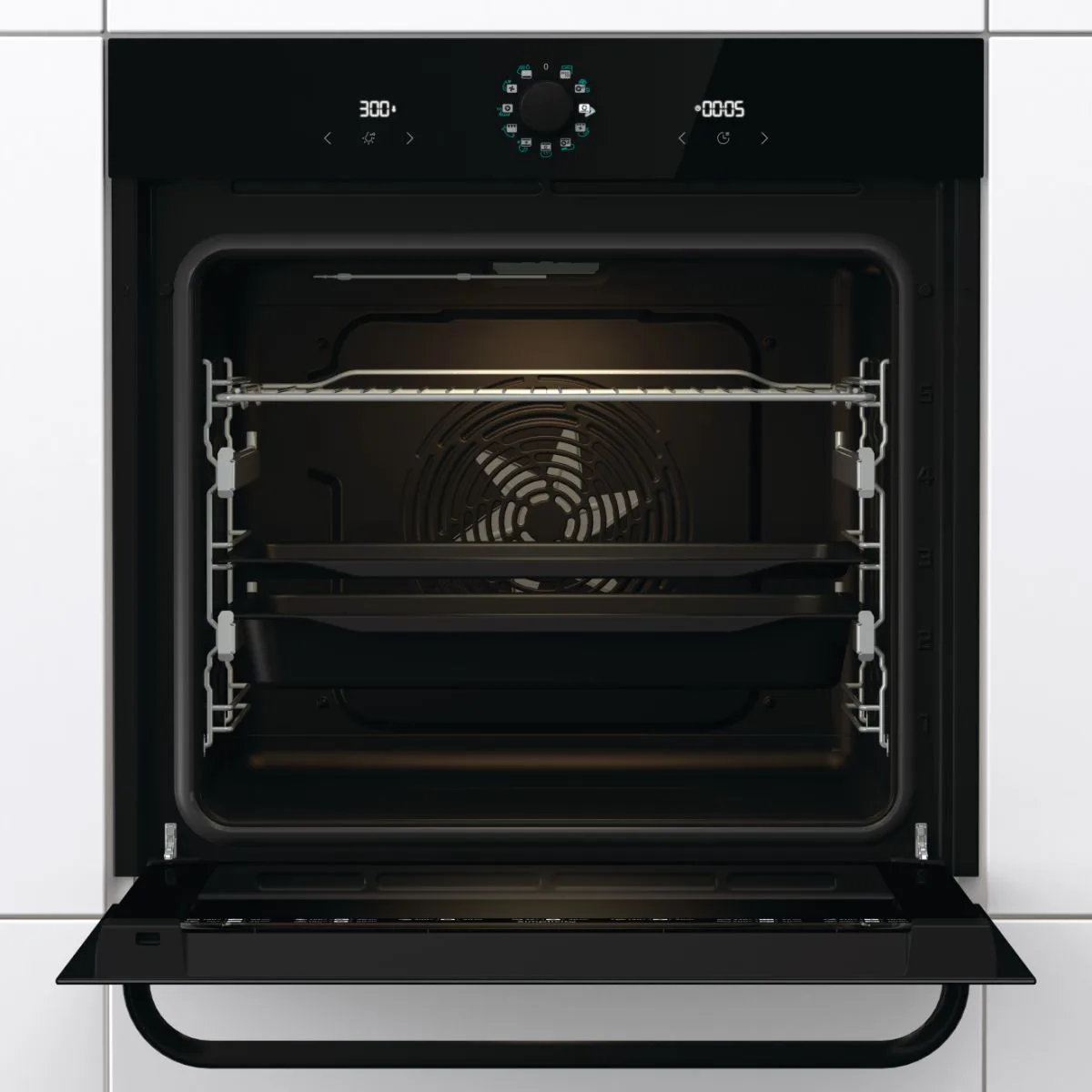 Електрична духова шафа Gorenje, 77 л, клас A, з паровим функціоналом, дисплей, макс. температура 300°C, чорний колір.