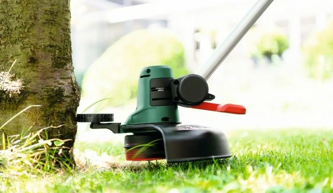 Аккумуляторный садовый триммер Bosch UniversalGrassCut 18V-260, 1х25А·час, 26 см, вес 23 кг