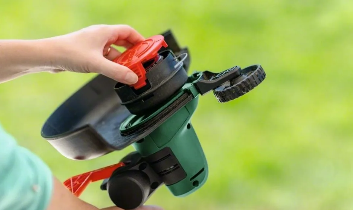 Аккумуляторный садовый триммер Bosch UniversalGrassCut 18V-260, 1х25А·час, 26 см, вес 23 кг