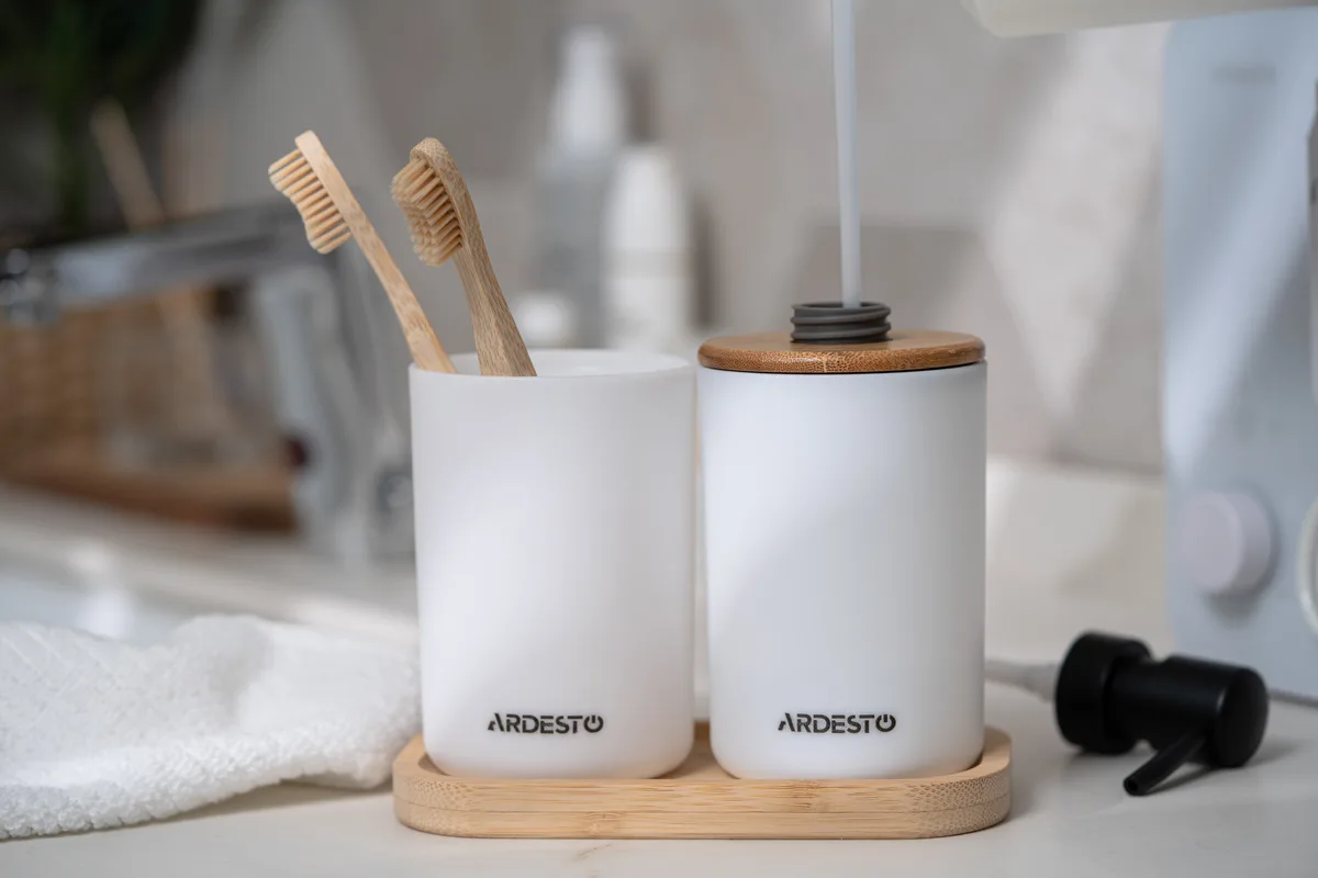 Набір аксесуарів для ванної кімнати ARDESTO Minimalism 360 мл, 3 одиниці, поліпропілен, бамбук, білий.
