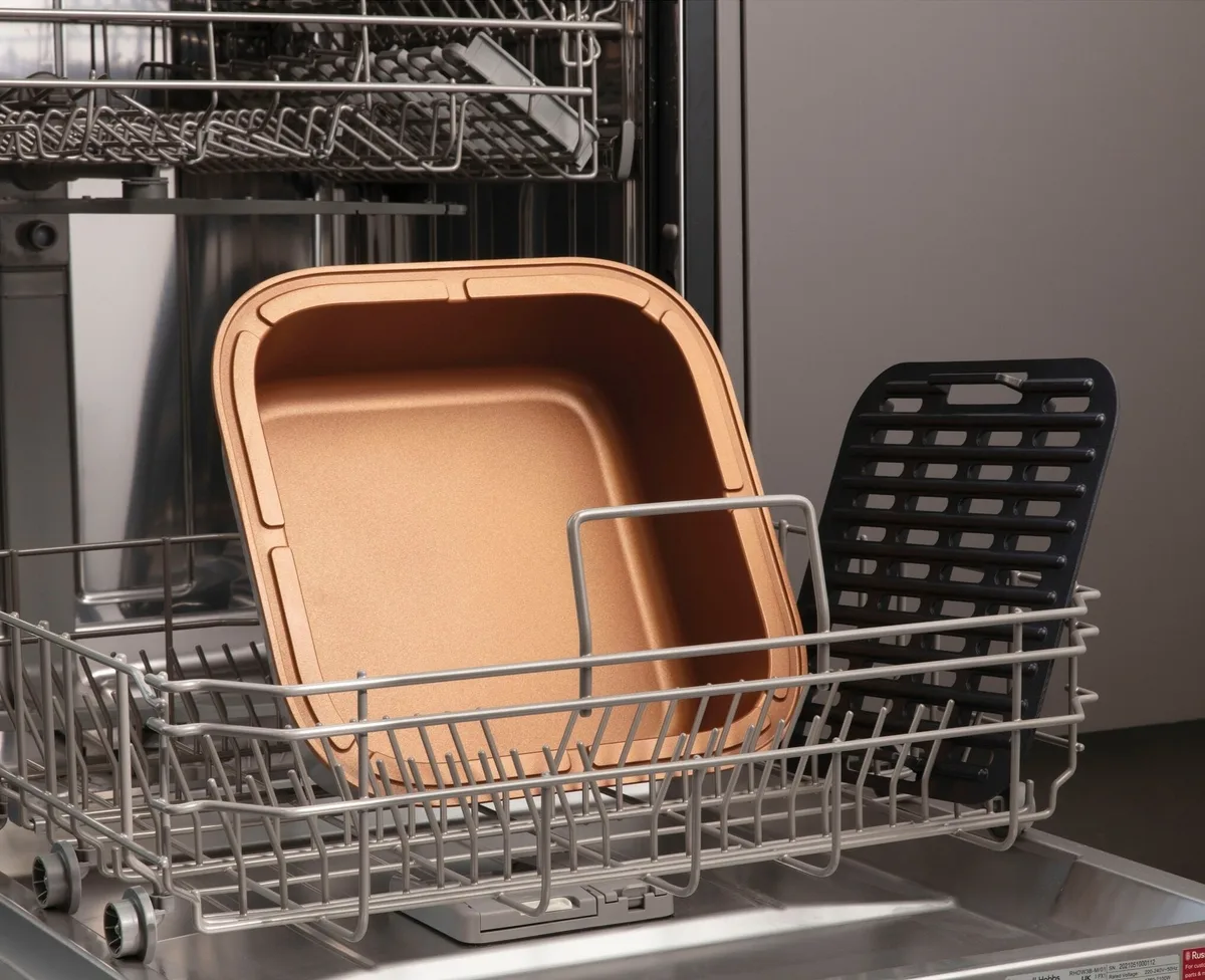 Мультифункціональна піч Russell Hobbs SatisFry AirGrill, 1745 Вт, об'єм чаші 5,5 л, сенсорне управління, алюміній/пластик, чорний
