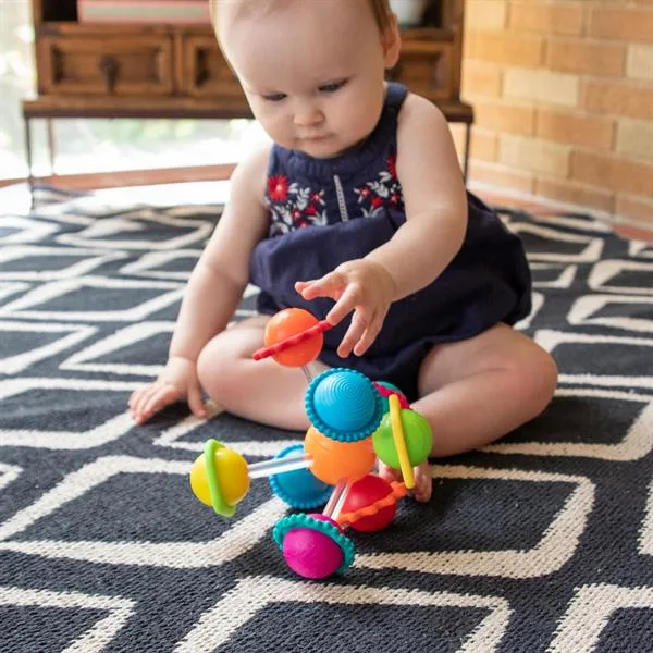 Прорізувач Fat Brain Toys Сенсорні кулі різнокольорові 15х13х17 см 0,23 кг